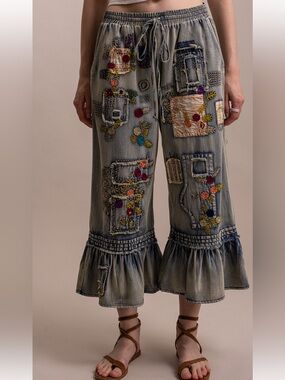 Embroidered Ruffle-Hem Denim Crop Pants - Blue